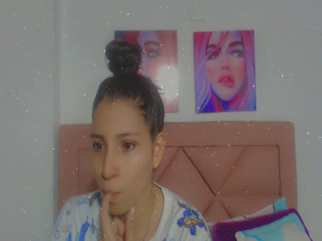 Live sex webcam photo for Emma_18x #271809513