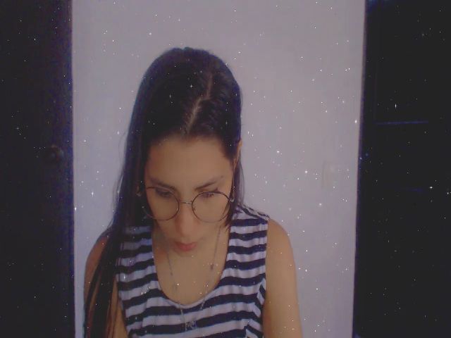 Live sex webcam photo for Emma_18x #271910185