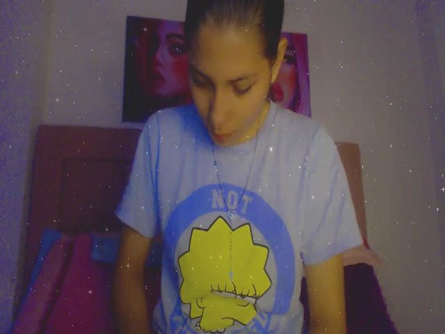 Live sex webcam photo for Emma_18x #271945620