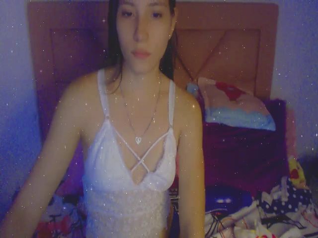 Live sex webcam photo for Emma_18x #272025124