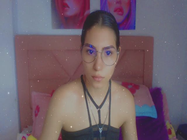 Live sex webcam photo for Emma_18x #272059472