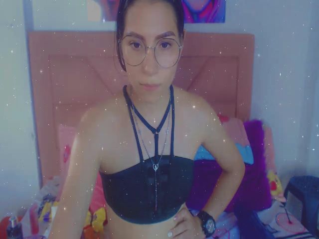 Live sex webcam photo for Emma_18x #272060157