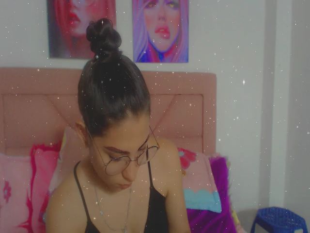 Live sex webcam photo for Emma_18x #272072114