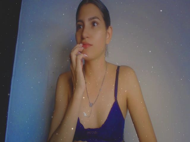 Live sex webcam photo for Emma_18x #272275234