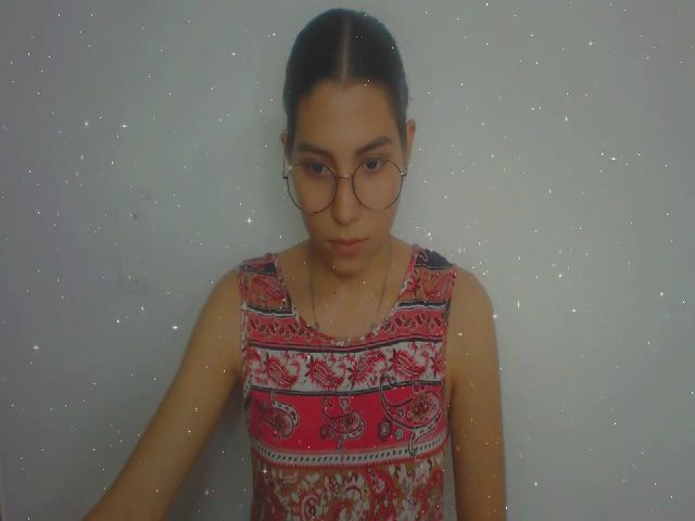 Live sex webcam photo for Emma_18x #272428660