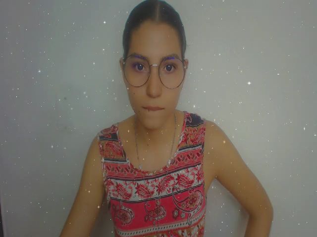 Live sex webcam photo for Emma_18x #272428721