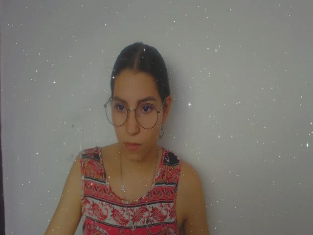 Live sex webcam photo for Emma_18x #272429443