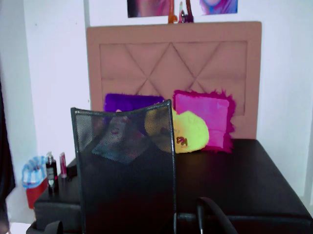 Live sex webcam photo for Emma_18x #272759017