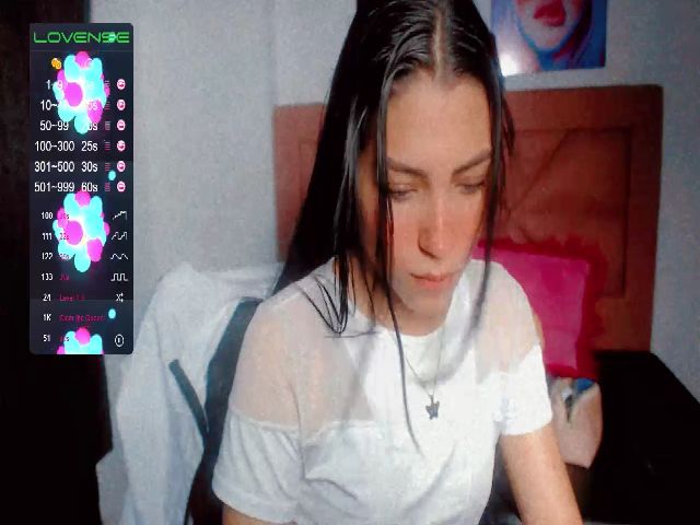 Live sex webcam photo for Emma_18x #272786827