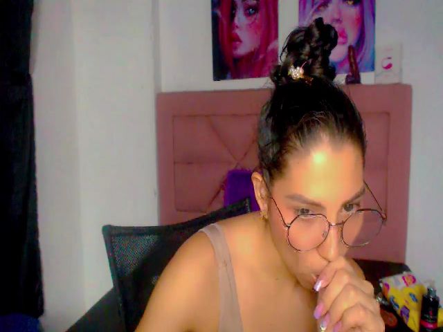 Live sex webcam photo for Emma_18x #272997424