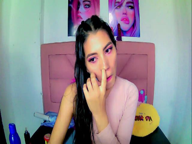 Live sex webcam photo for Emma_18x #273208545