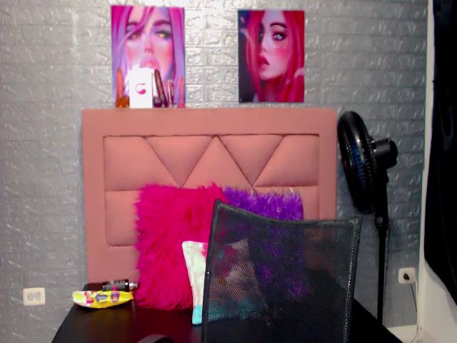 Live sex webcam photo for Emma_18x #273305882