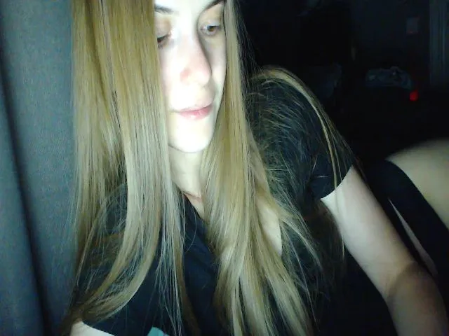 Live sex webcam photo for Emma_Cutie #273799732