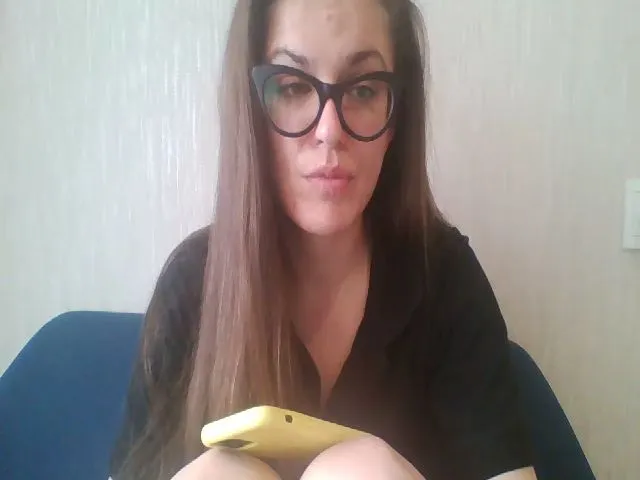 Live sex webcam photo for Emma_Hotie #273515066