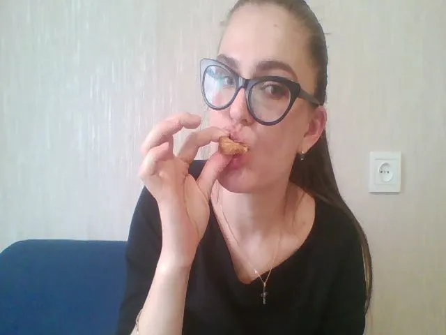 Live sex webcam photo for Emma_Hotie #273552089