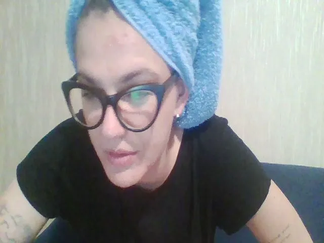 Live sex webcam photo for Emma_Hotie #273572973