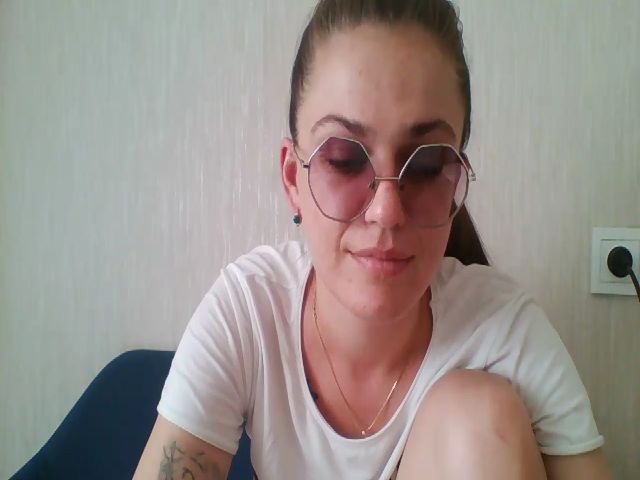 Live sex webcam photo for Emma_Hotie #274003259