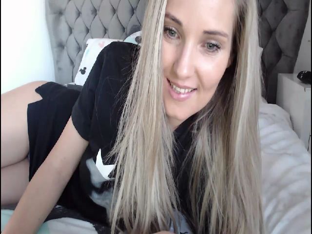 Live sex webcam photo for Emma__3 #271894427