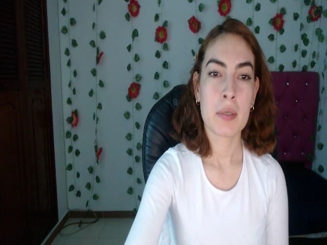 Live sex webcam photo for Emma__Cute #273369434