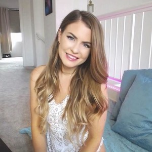 Live sex webcam photo for Emma____ #278272449