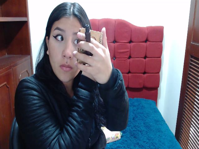 Live sex webcam photo for Emmaafox #271979977