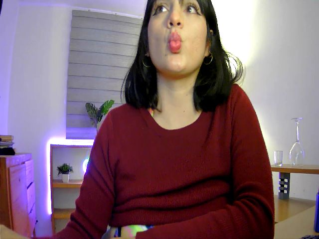 Live sex webcam photo for Emmalovesit #274006972