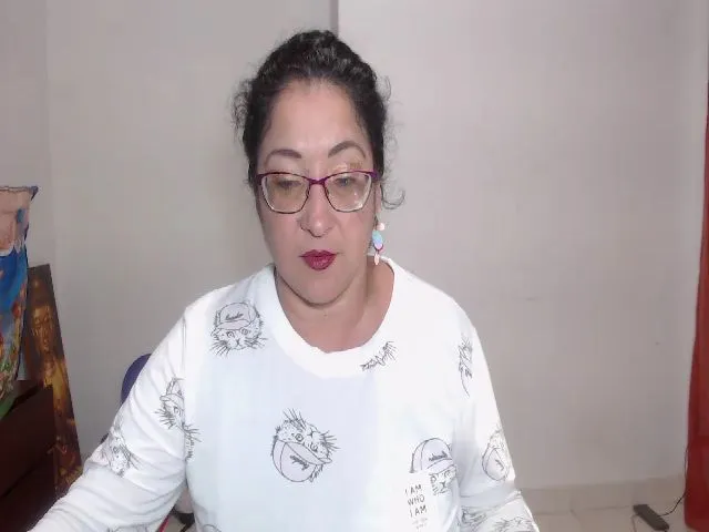 Live sex webcam photo for Emmarocker #272334164