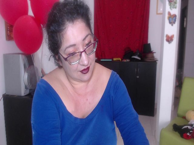 Live sex webcam photo for Emmarocker #272552878