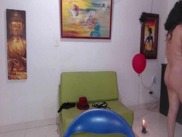 Live sex webcam photo for Emmarocker #272714487