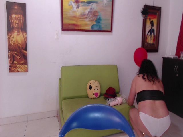 Live sex webcam photo for Emmarocker #272744107