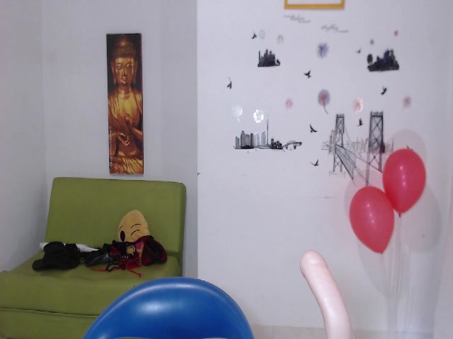 Live sex webcam photo for Emmarocker #273052975