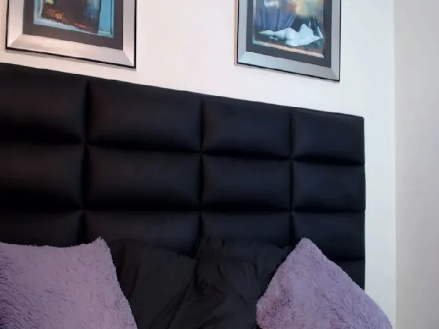 Live sex webcam photo for EmmiMarin #273319452