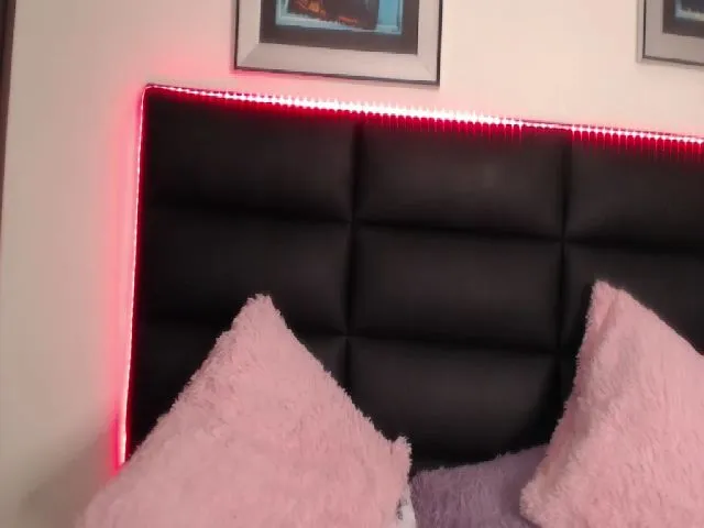 Live sex webcam photo for EmmiMarin #273692514
