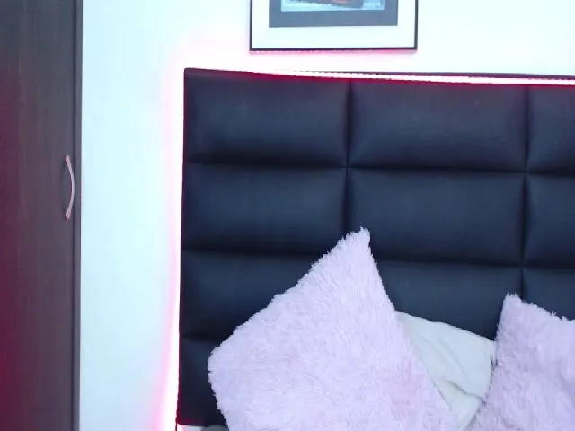 Live sex webcam photo for EmmiMarin #273862492