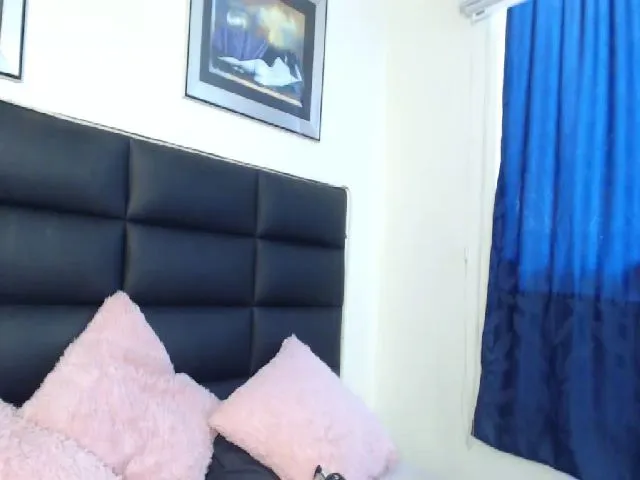 Live sex webcam photo for EmmiMarin #274081296
