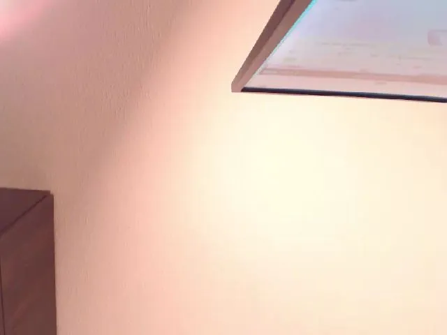 Live sex webcam photo for EmmiMarin #274098876