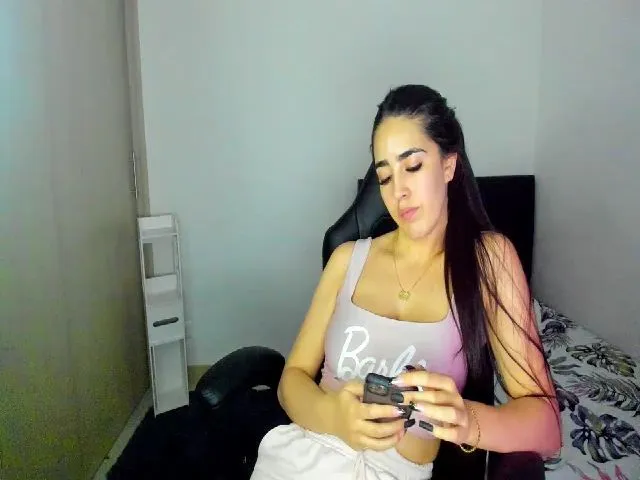 Live sex webcam photo for Emmi_royse #273734502