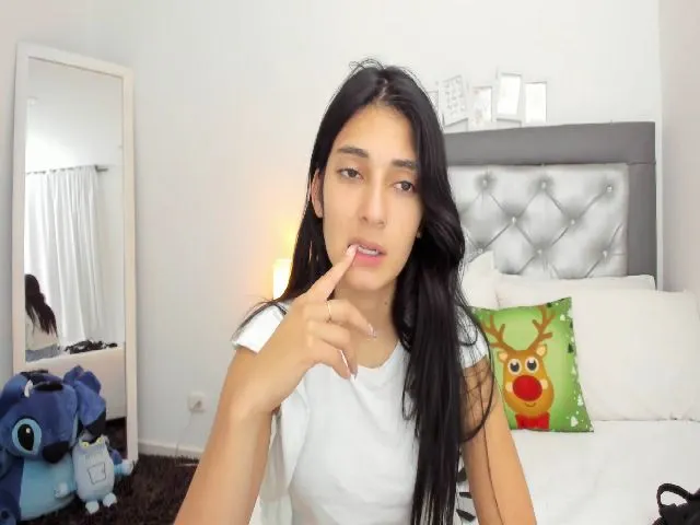 Live sex webcam photo for Emmily_ #271926051