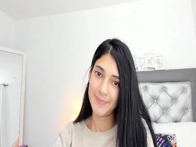 Live sex webcam photo for Emmily_ #271974392