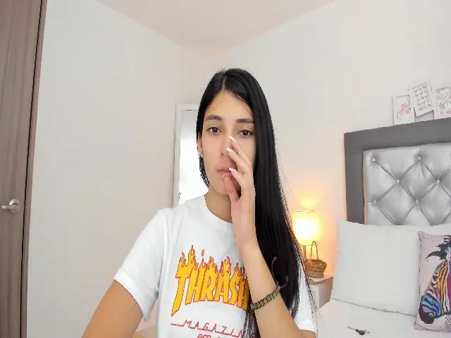Live sex webcam photo for Emmily_ #272138901