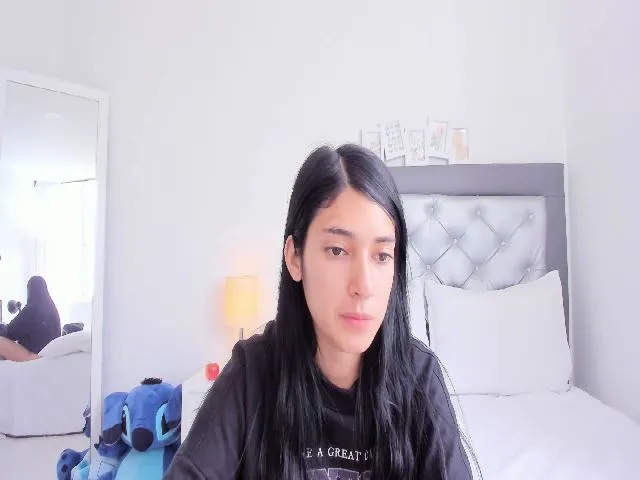Live sex webcam photo for Emmily_ #272205522