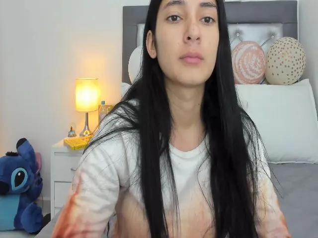 Live sex webcam photo for Emmily_ #272378543