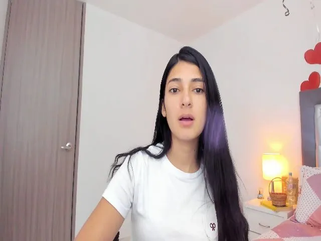 Live sex webcam photo for Emmily_ #272415545