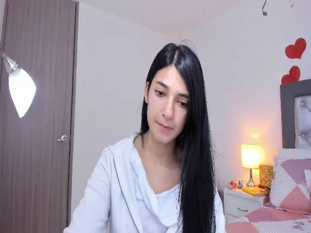 Live sex webcam photo for Emmily_ #272429555