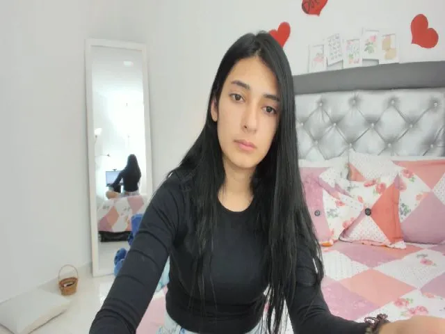 Live sex webcam photo for Emmily_ #272504903