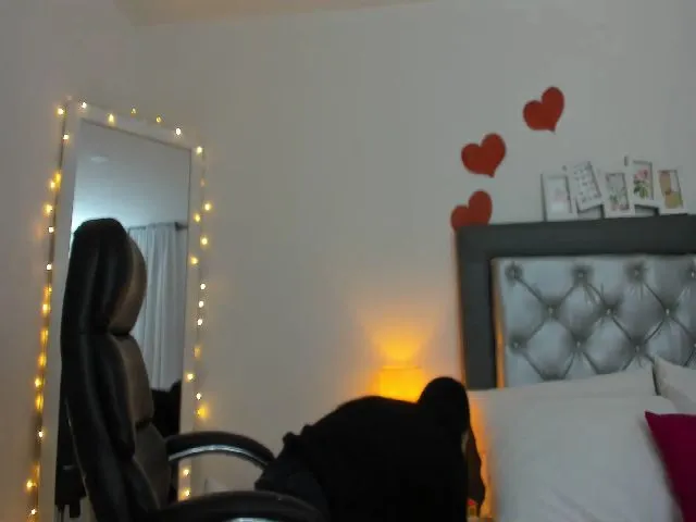 Live sex webcam photo for Emmily_ #272760157