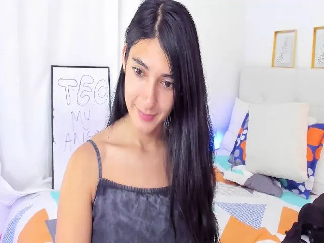 Live sex webcam photo for Emmily_ #273715852