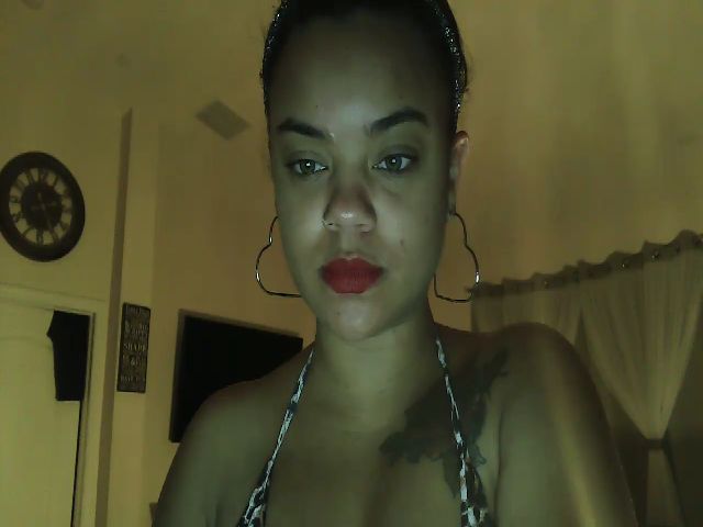 Live sex webcam photo for Emmmyx #274591397