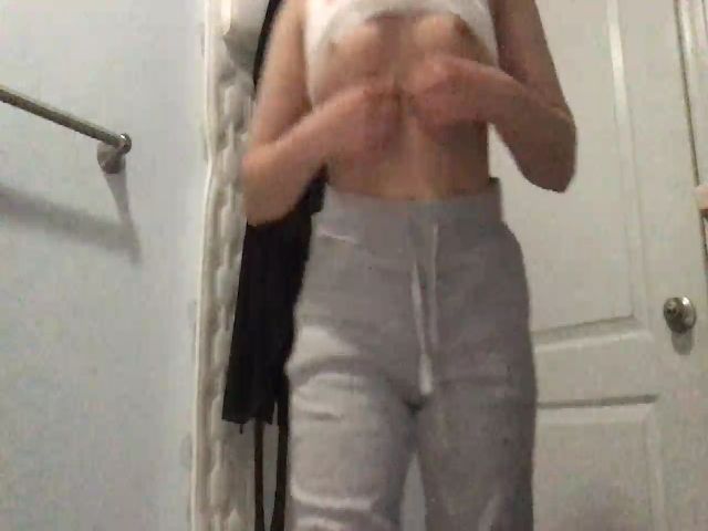 Live sex webcam photo for EmmyLove #272848569