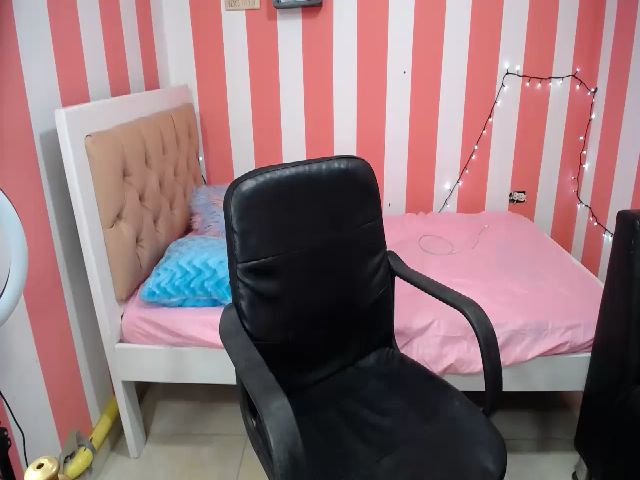 Live sex webcam photo for Engelbigtits #272657845